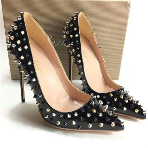 Women's spiked toe pumps 